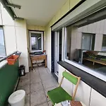 Mit Balkon, Perfekt Als Monteurwohnung Oder Stundentenwohnung דירה