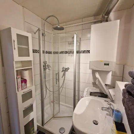 Mit Balkon, Perfekt Als Monteurwohnung Oder Stundentenwohnung