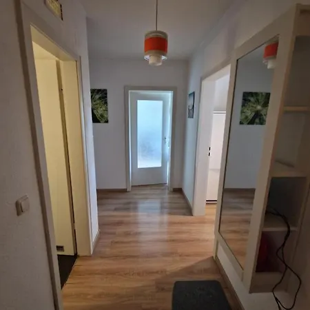 Mit Balkon, Perfekt Als Monteurwohnung Oder Stundentenwohnung * Springe