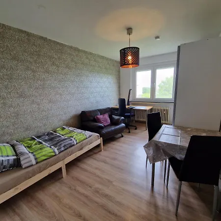 公寓 Mit Balkon, Perfekt Als Monteurwohnung Oder Stundentenwohnung *